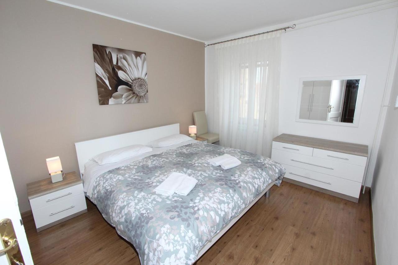 Ondina Apartment Ровин Екстериор снимка