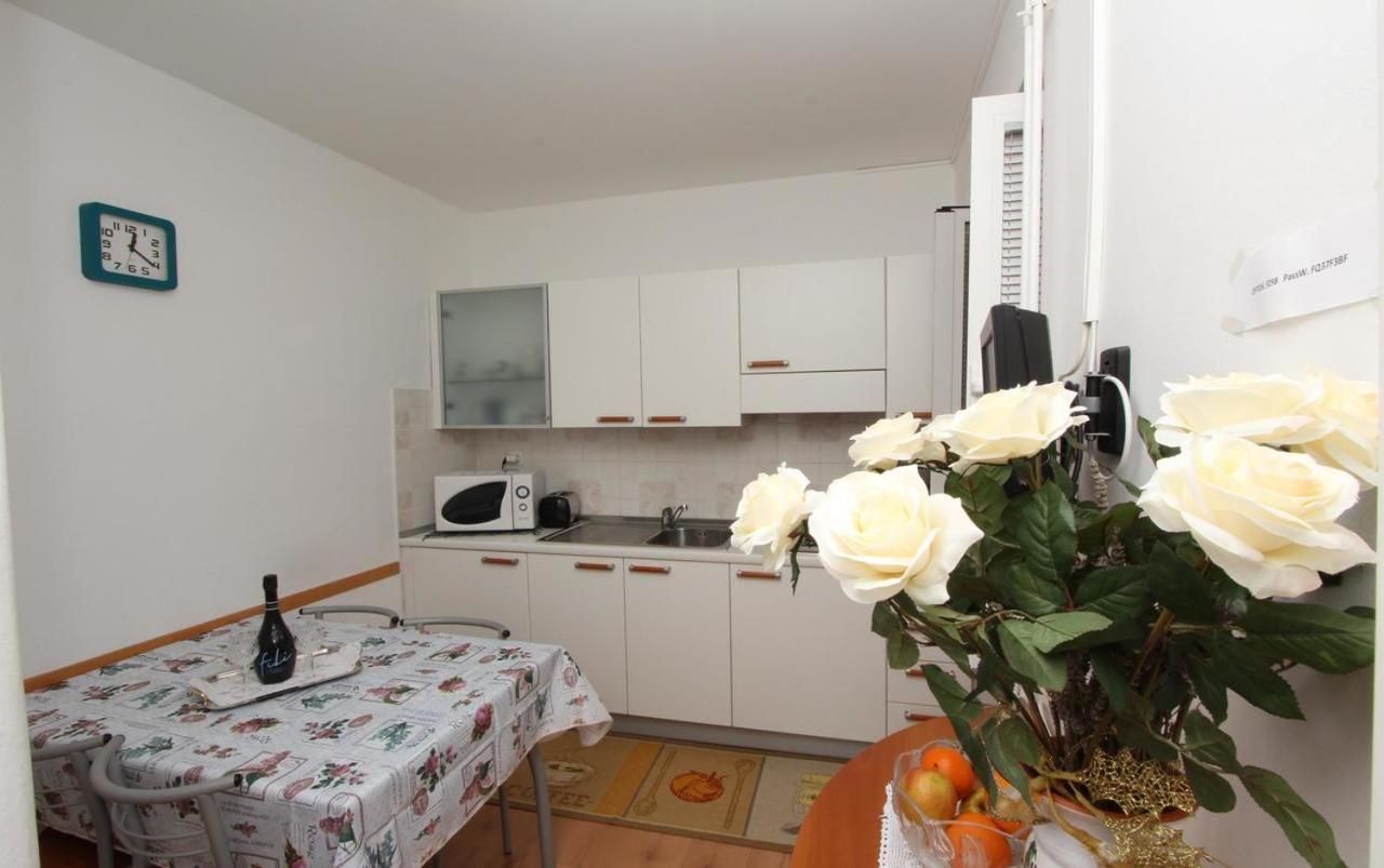 Ondina Apartment Ровин Екстериор снимка