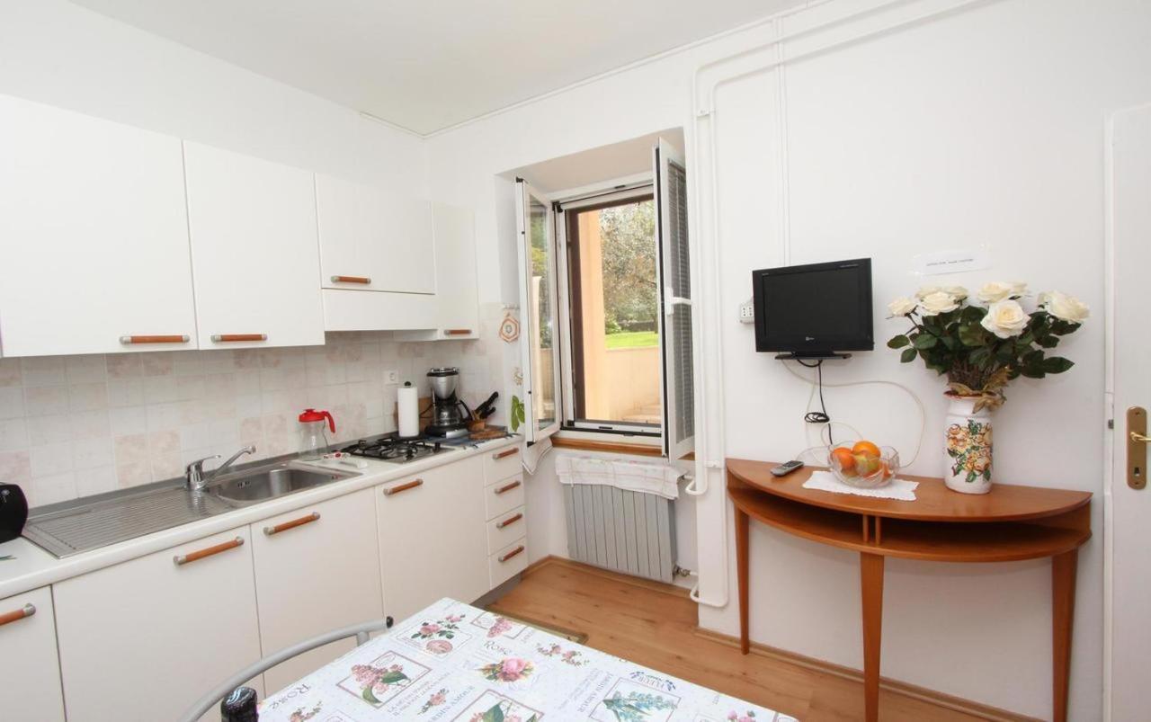 Ondina Apartment Ровин Екстериор снимка