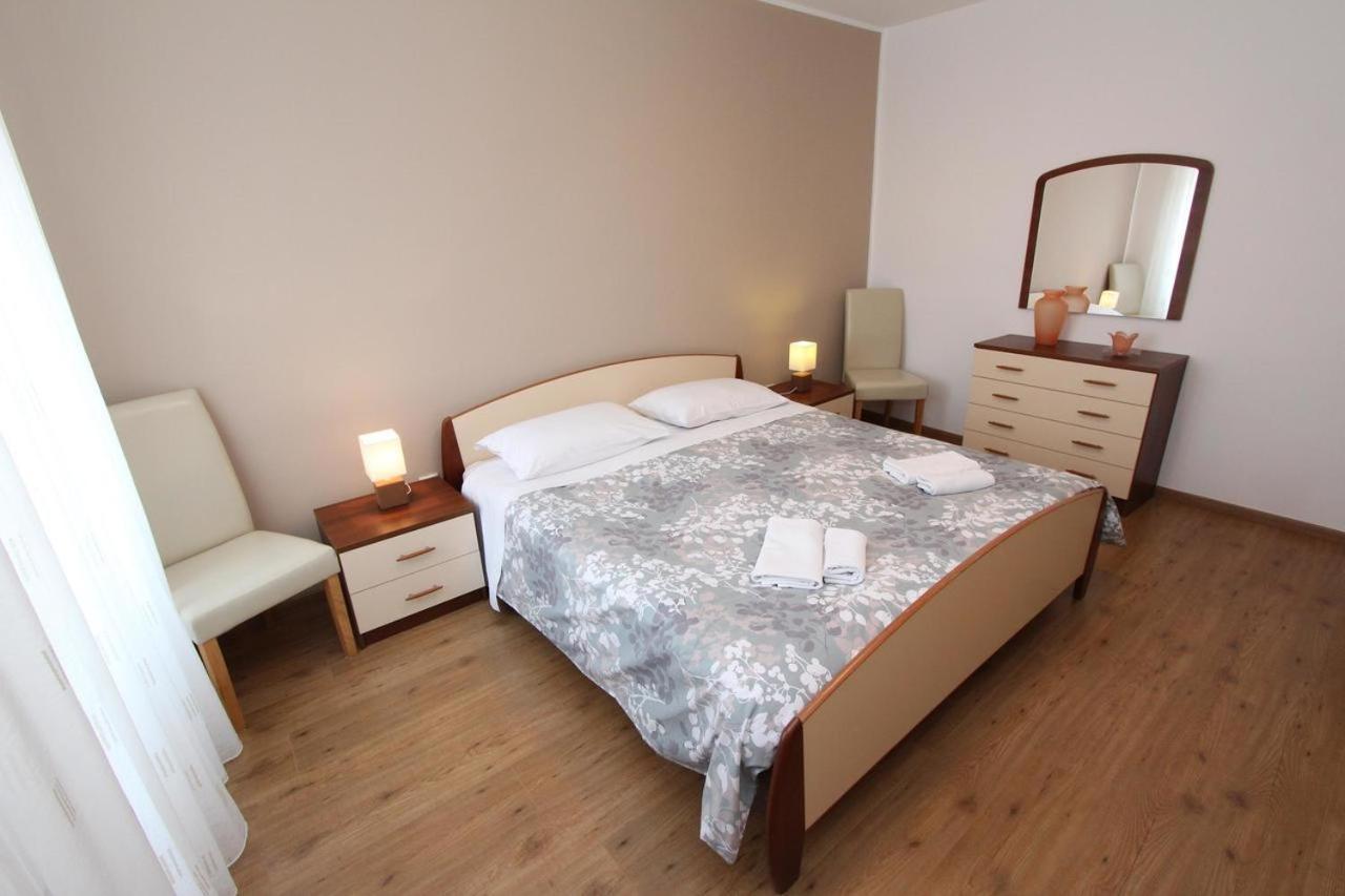 Ondina Apartment Ровин Екстериор снимка